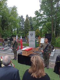 Uroczystości pogrzebowe ekshumowanego przez Instytut Pamięci Narodowej Kazimierza Szczepańskiego „Wichra” z Raczyna